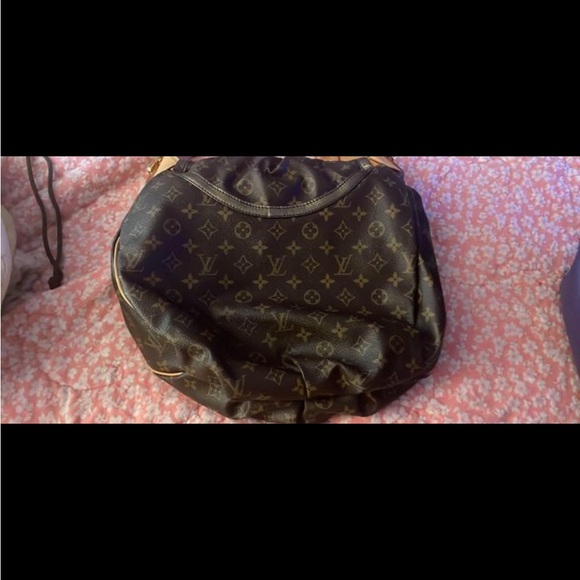 Louis Vuitton Collection 2009 Spring/Summer Kalahari Handbag. - Picture 7 of 10